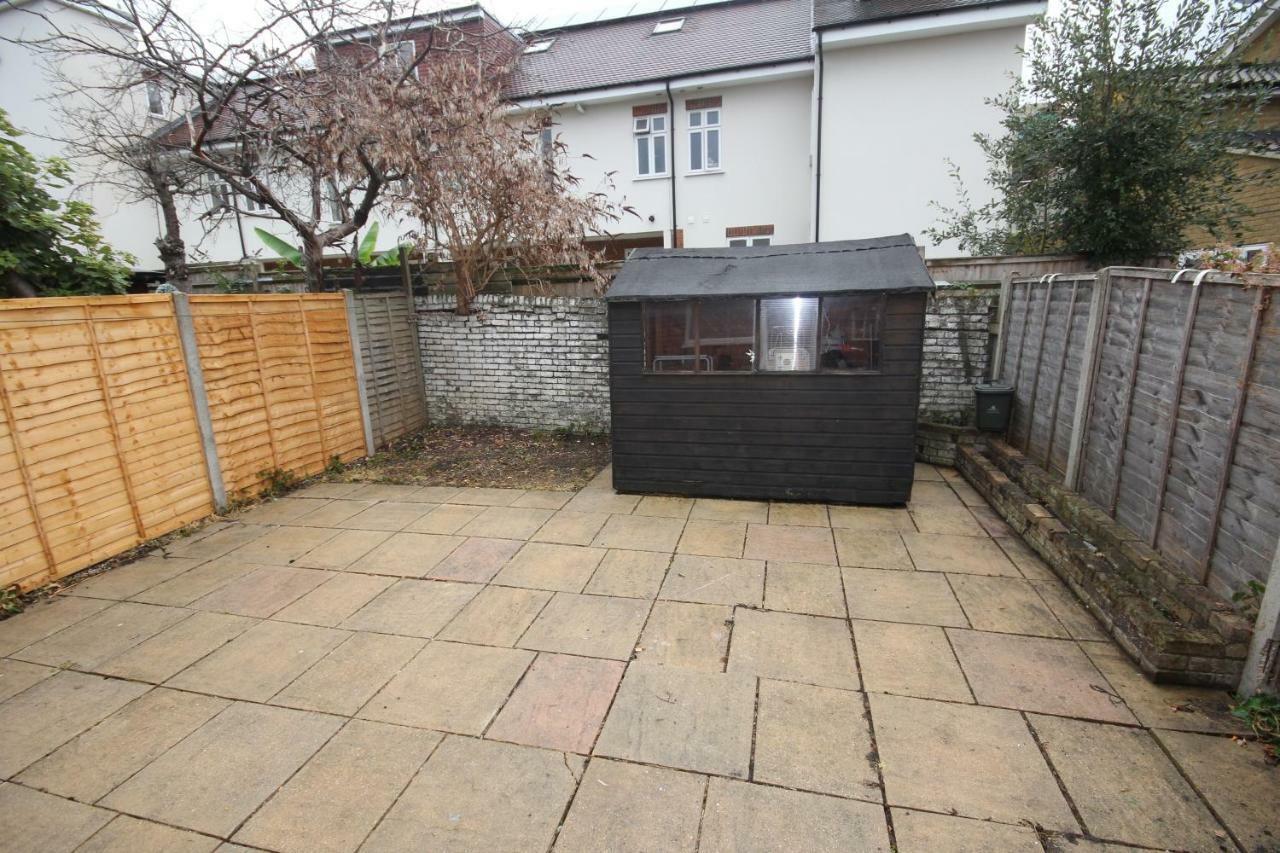 The Uxbridge House Villa Exterior photo